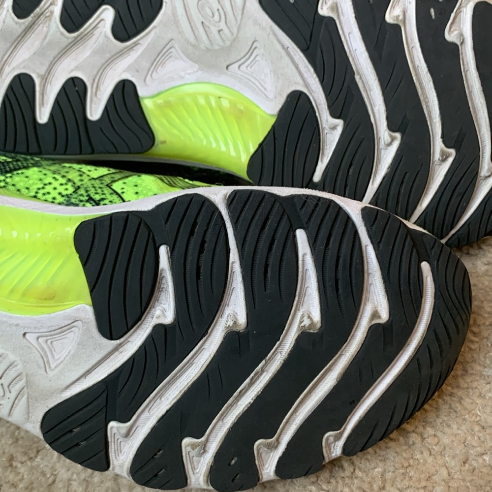 ASICS running shoes - Picture 6 of 9